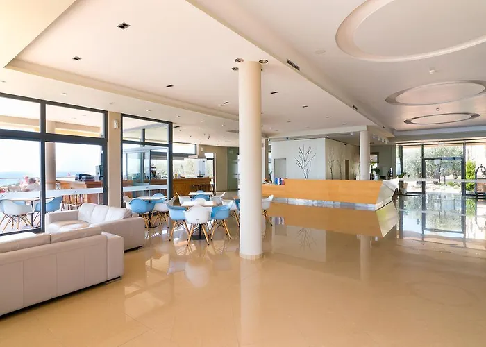 Aeolis Thassos Palace ポトス